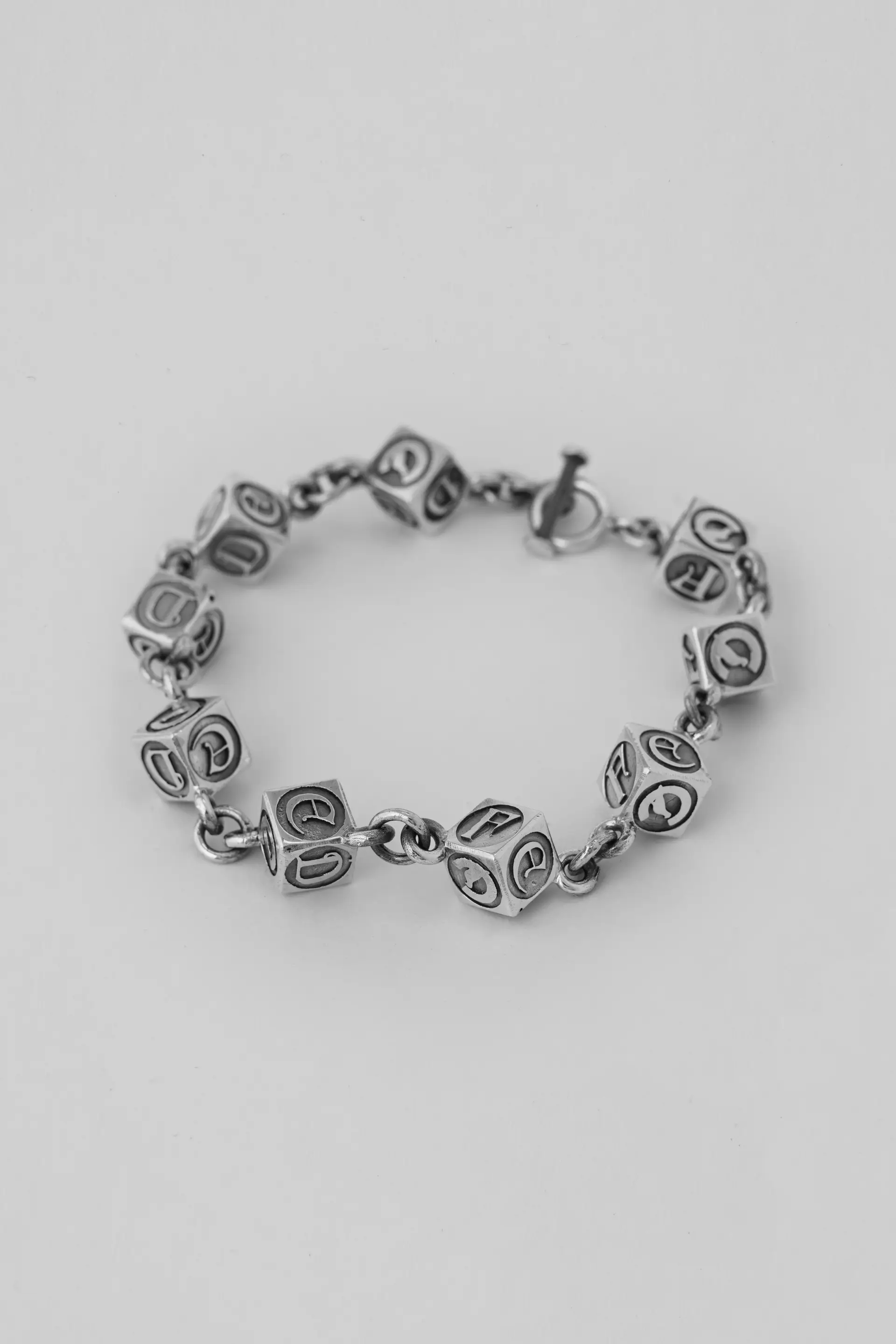 BOUNDLESS CHAIN BRACELET